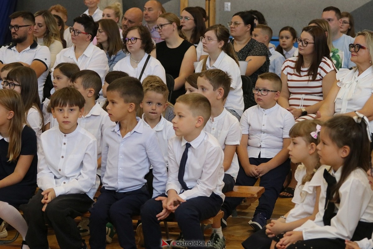 Rozpoczęcie roku szkolnego 2026/27 w SP 10 w Ostrołęce [01.09.2026] - zdjęcie #11 - eOstroleka.pl