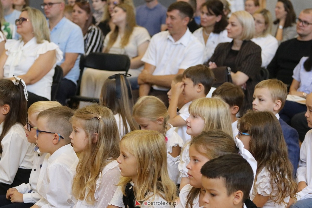 Rozpoczęcie roku szkolnego 2026/27 w SP 10 w Ostrołęce [01.09.2026] - zdjęcie #10 - eOstroleka.pl