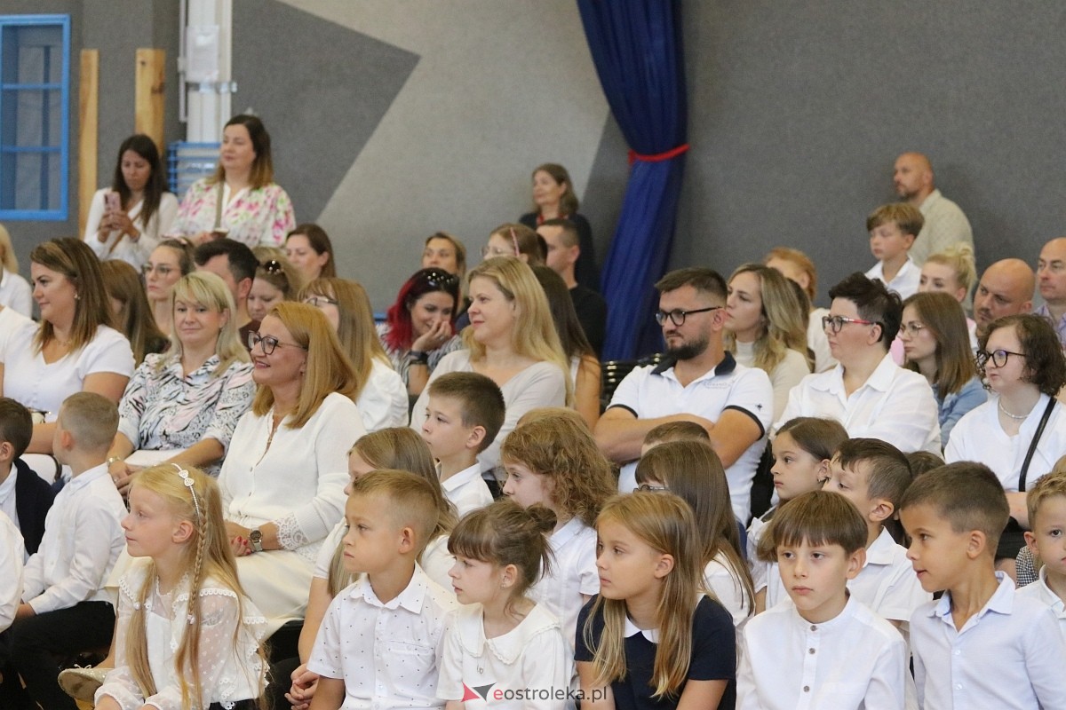 Rozpoczęcie roku szkolnego 2026/27 w SP 10 w Ostrołęce [01.09.2026] - zdjęcie #8 - eOstroleka.pl