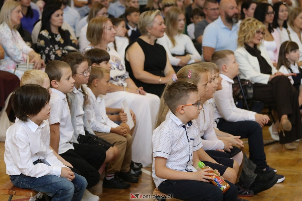Rozpoczęcie roku szkolnego 2026/27 w SP 10 w Ostrołęce [01.09.2026] - zdjęcie #6 - eOstroleka.pl