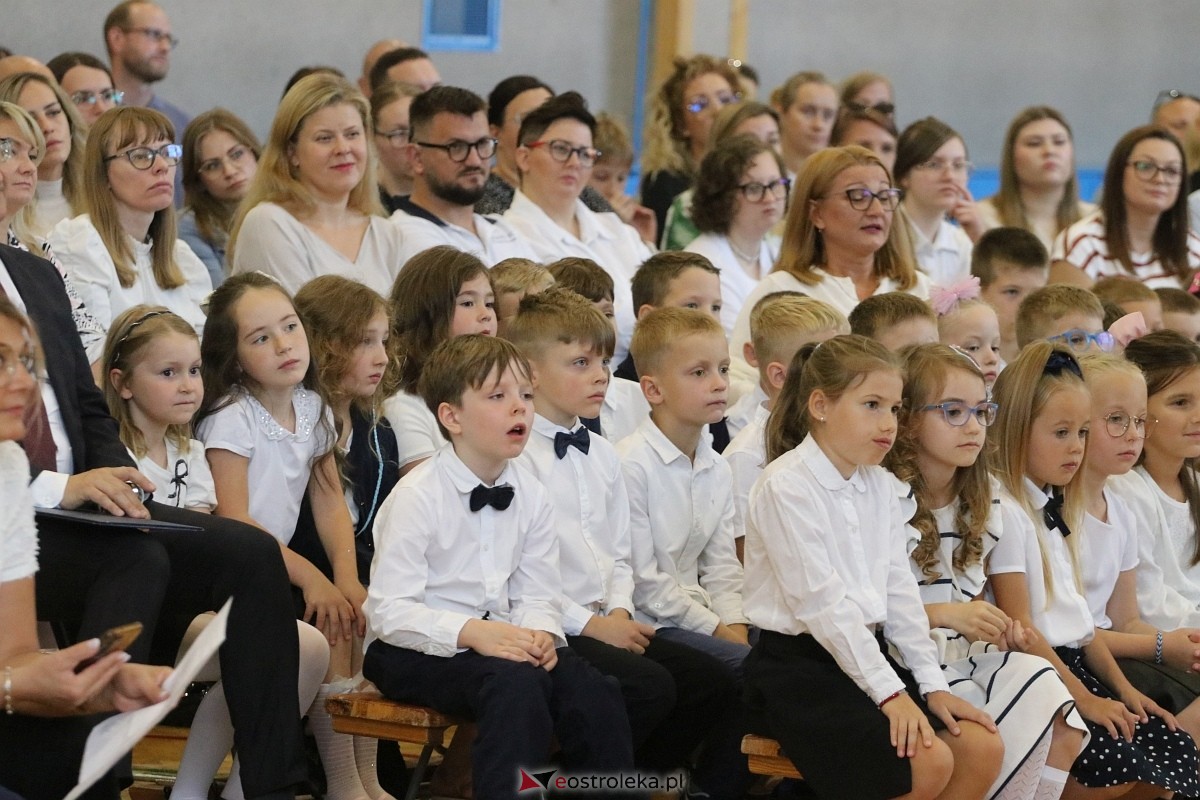 Rozpoczęcie roku szkolnego 2026/27 w SP 10 w Ostrołęce [01.09.2026] - zdjęcie #1 - eOstroleka.pl