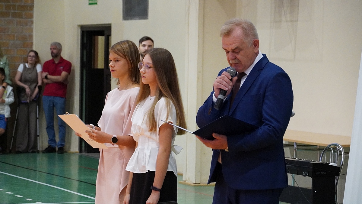 Rozpoczęcie roku szkolnego 2026/27 w Szkole Podstawowej nr 5 im. Zofii Niedziałkowskiej w Ostrołęce [01.09.2026] - zdjęcie #45 - eOstroleka.pl