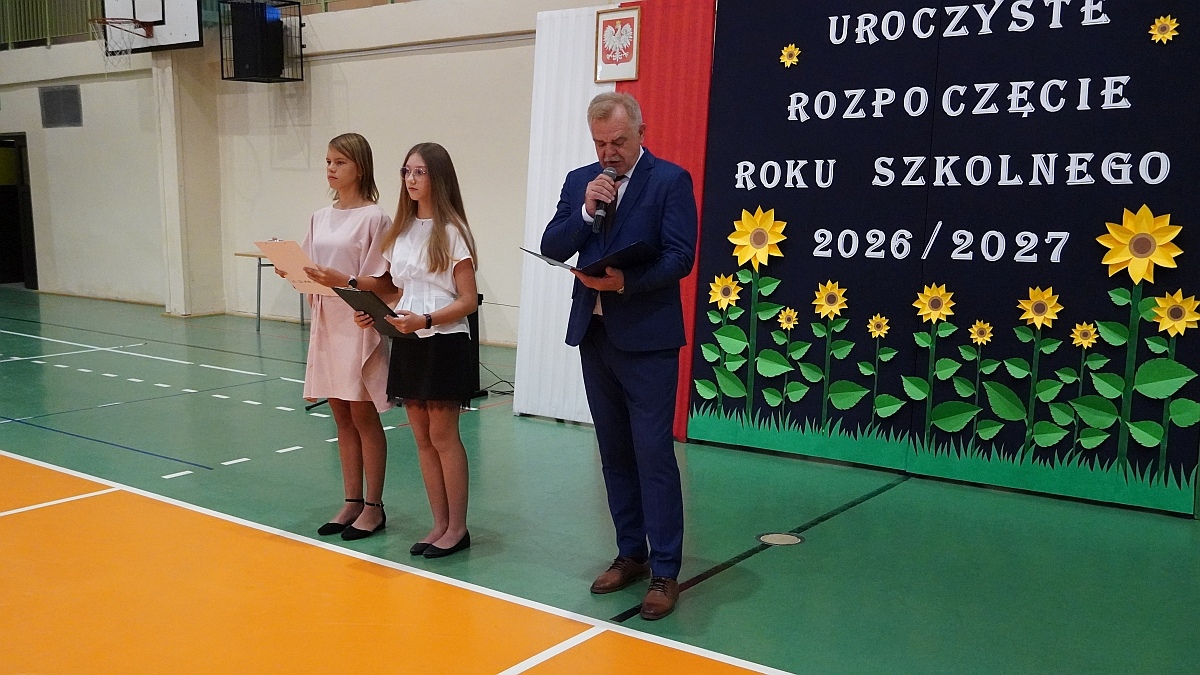 Rozpoczęcie roku szkolnego 2026/27 w Szkole Podstawowej nr 5 im. Zofii Niedziałkowskiej w Ostrołęce [01.09.2026] - zdjęcie #43 - eOstroleka.pl