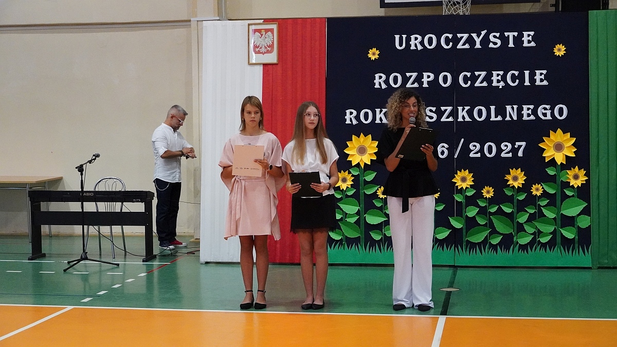 Rozpoczęcie roku szkolnego 2026/27 w Szkole Podstawowej nr 5 im. Zofii Niedziałkowskiej w Ostrołęce [01.09.2026] - zdjęcie #36 - eOstroleka.pl