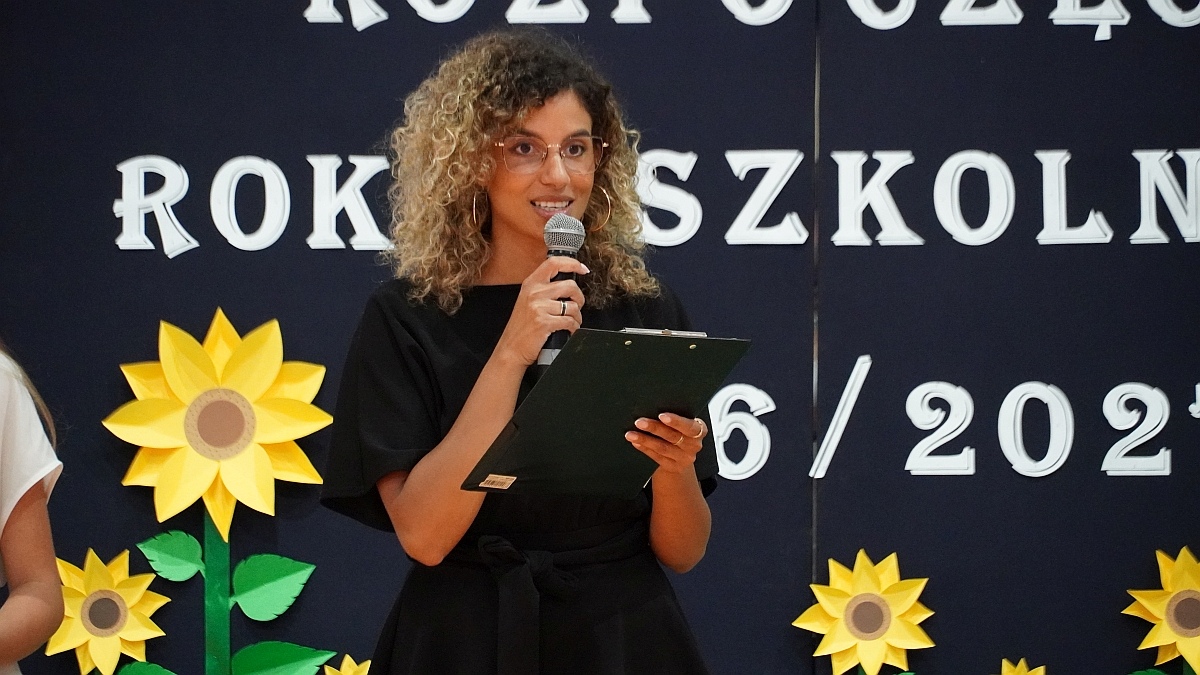 Rozpoczęcie roku szkolnego 2026/27 w Szkole Podstawowej nr 5 im. Zofii Niedziałkowskiej w Ostrołęce [01.09.2026] - zdjęcie #35 - eOstroleka.pl