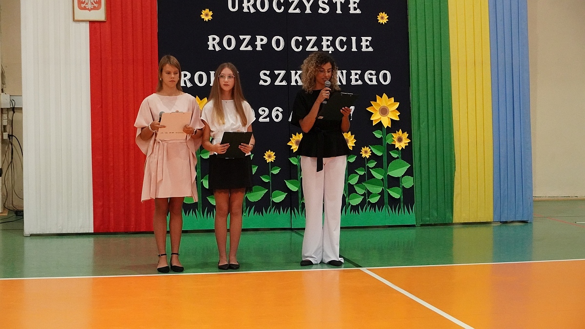 Rozpoczęcie roku szkolnego 2026/27 w Szkole Podstawowej nr 5 im. Zofii Niedziałkowskiej w Ostrołęce [01.09.2026] - zdjęcie #27 - eOstroleka.pl