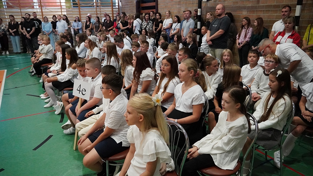Rozpoczęcie roku szkolnego 2026/27 w Szkole Podstawowej nr 5 im. Zofii Niedziałkowskiej w Ostrołęce [01.09.2026] - zdjęcie #26 - eOstroleka.pl