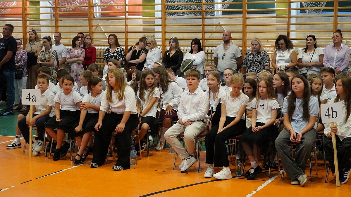 Rozpoczęcie roku szkolnego 2026/27 w Szkole Podstawowej nr 5 im. Zofii Niedziałkowskiej w Ostrołęce [01.09.2026] - zdjęcie #25 - eOstroleka.pl