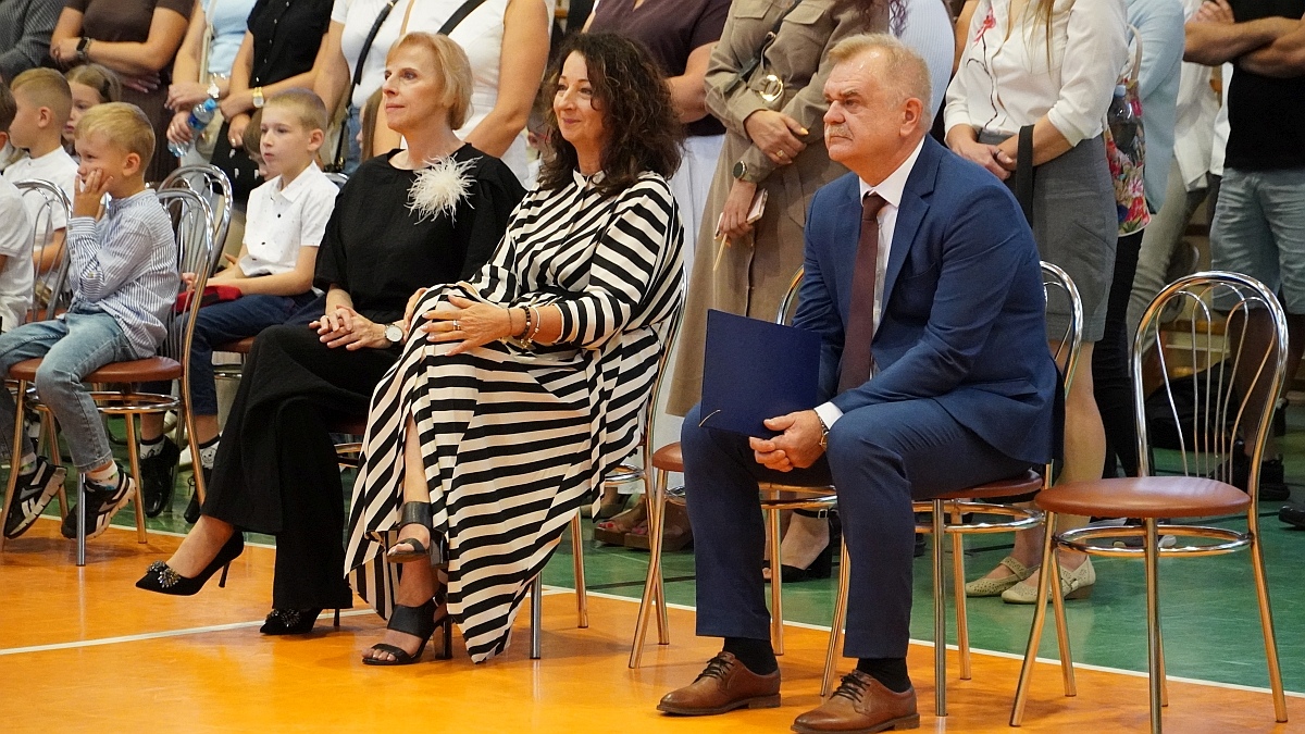 Rozpoczęcie roku szkolnego 2026/27 w Szkole Podstawowej nr 5 im. Zofii Niedziałkowskiej w Ostrołęce [01.09.2026] - zdjęcie #24 - eOstroleka.pl