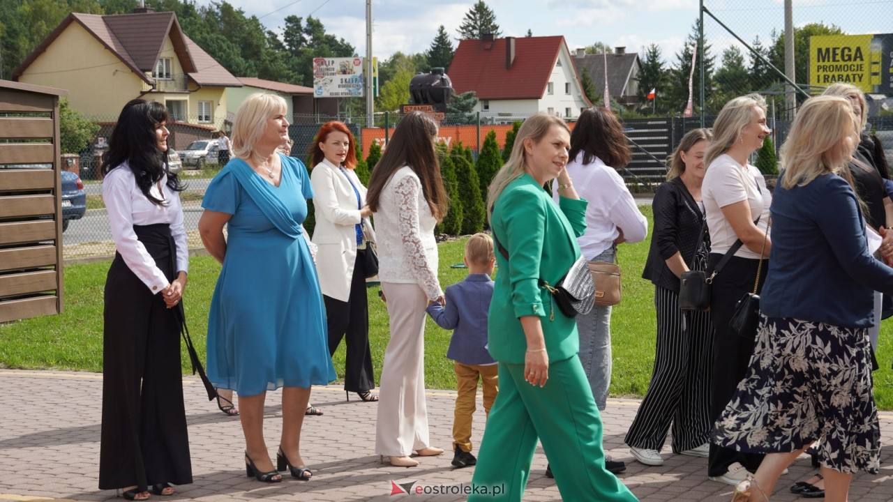 Uroczyste otwarcie sali gimnastycznej w Szkole Podstawowej w Antoniach [01.09.2026] - zdjęcie #90 - eOstroleka.pl