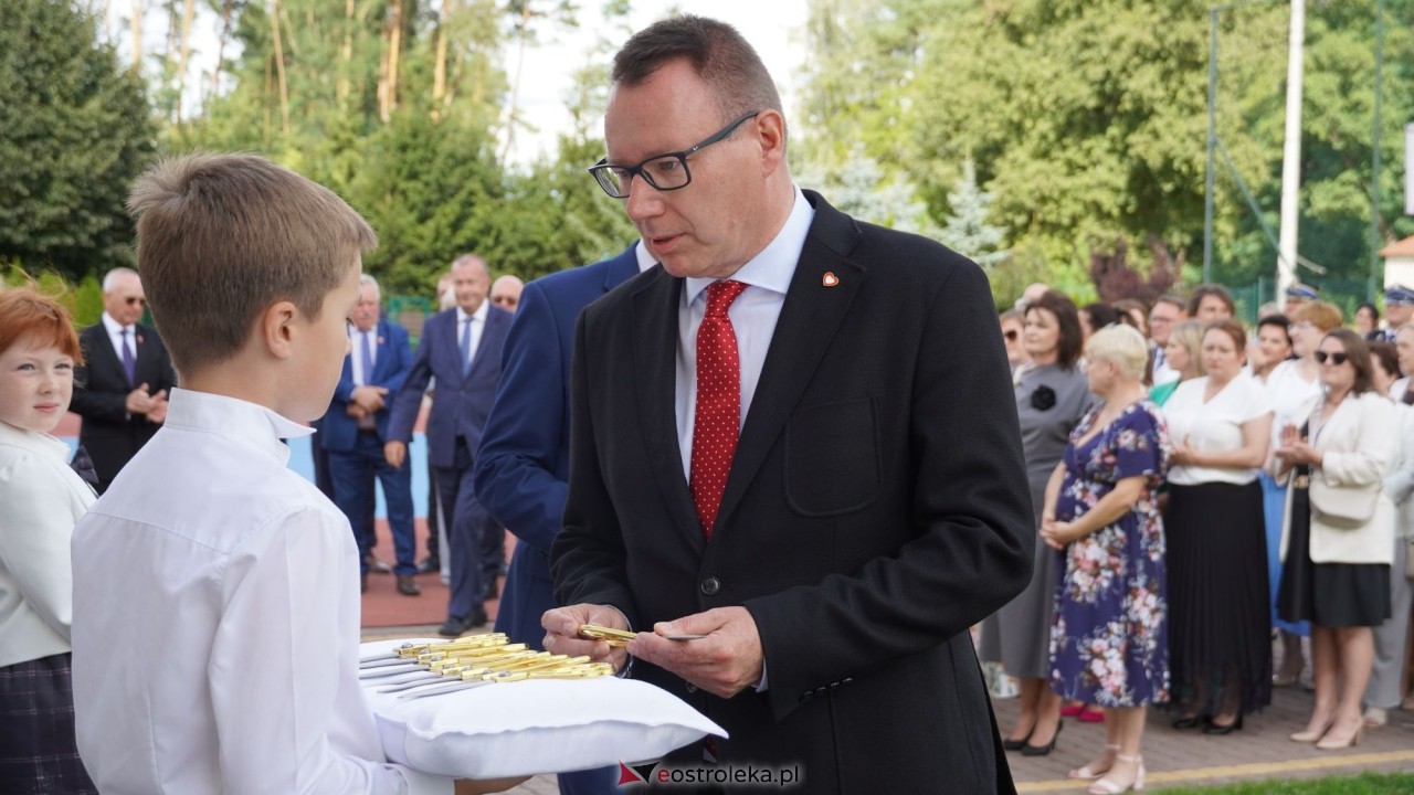 Uroczyste otwarcie sali gimnastycznej w Szkole Podstawowej w Antoniach [01.09.2026] - zdjęcie #56 - eOstroleka.pl