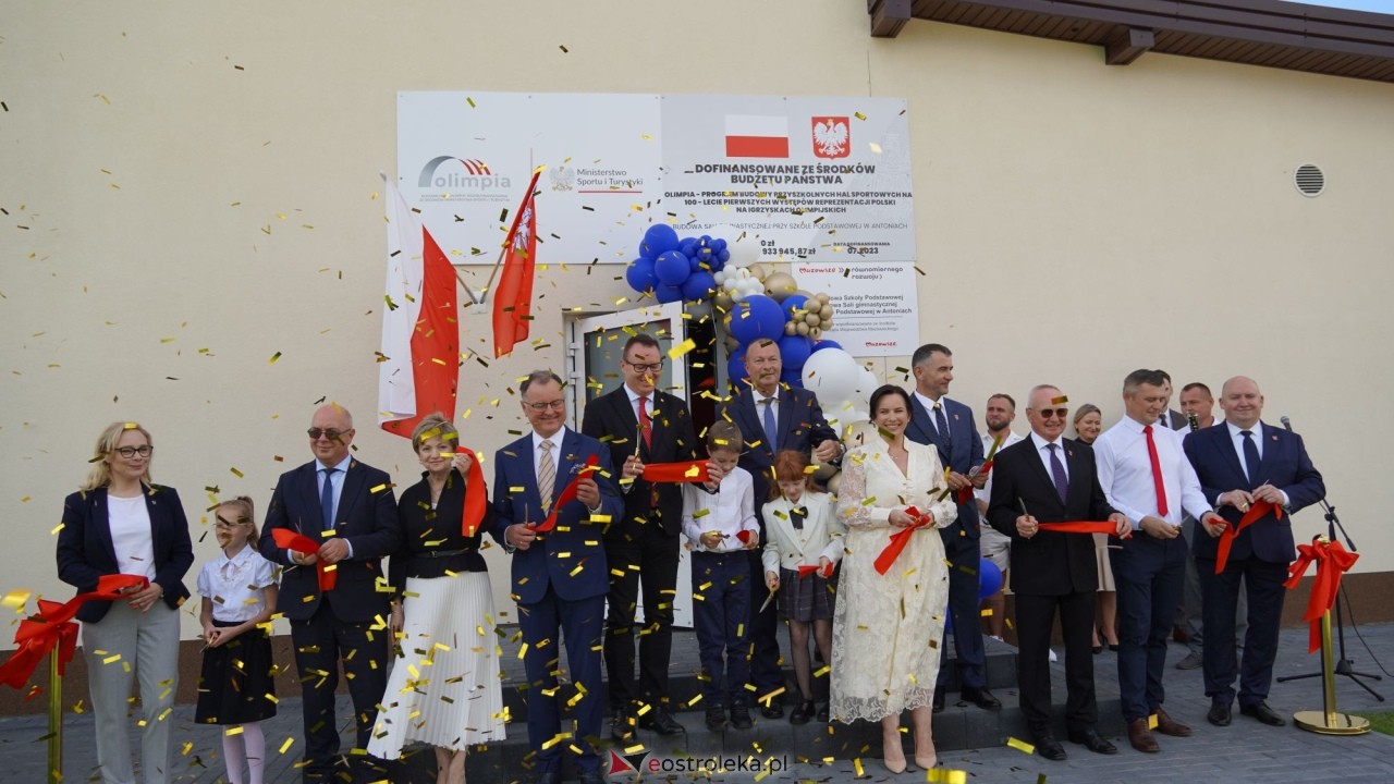Uroczyste otwarcie sali gimnastycznej w Szkole Podstawowej w Antoniach [01.09.2026] - zdjęcie #47 - eOstroleka.pl
