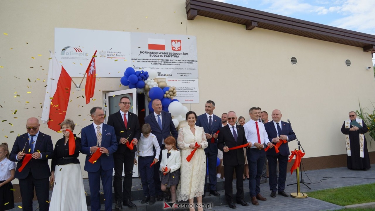 Uroczyste otwarcie sali gimnastycznej w Szkole Podstawowej w Antoniach [01.09.2026] - zdjęcie #46 - eOstroleka.pl
