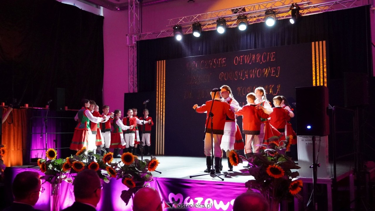 Uroczyste otwarcie sali gimnastycznej w Szkole Podstawowej w Antoniach [01.09.2026] - zdjęcie #19 - eOstroleka.pl