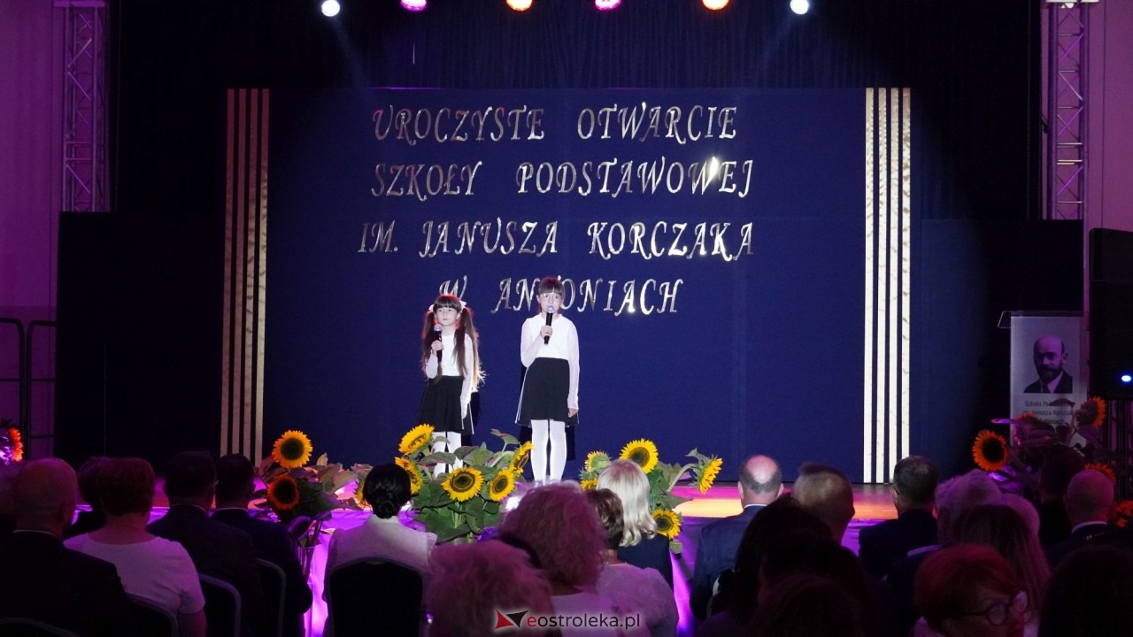Uroczyste otwarcie sali gimnastycznej w Szkole Podstawowej w Antoniach [01.09.2026] - zdjęcie #10 - eOstroleka.pl