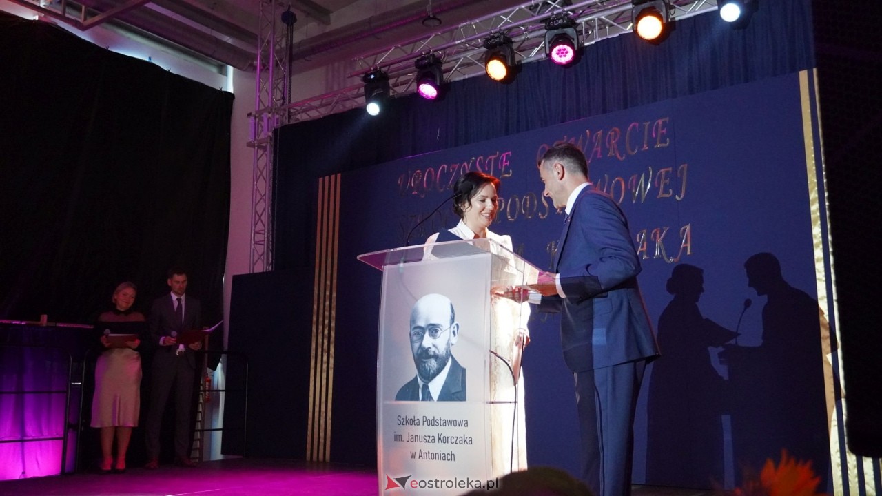 Uroczyste otwarcie sali gimnastycznej w Szkole Podstawowej w Antoniach [01.09.2026] - zdjęcie #1 - eOstroleka.pl