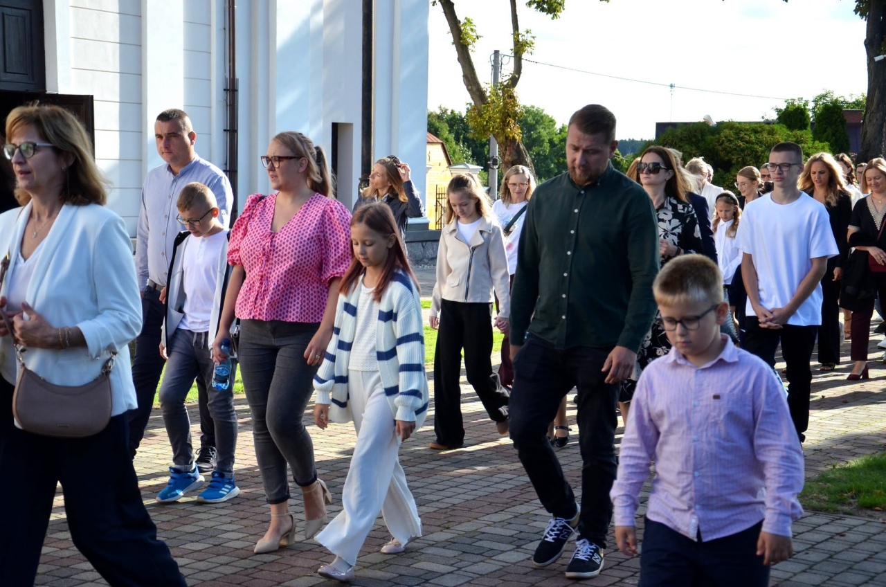 Rozpoczęcie roku szkolnego 2026/27 w Kadzidle [01.09.2026] - zdjęcie #40 - eOstroleka.pl