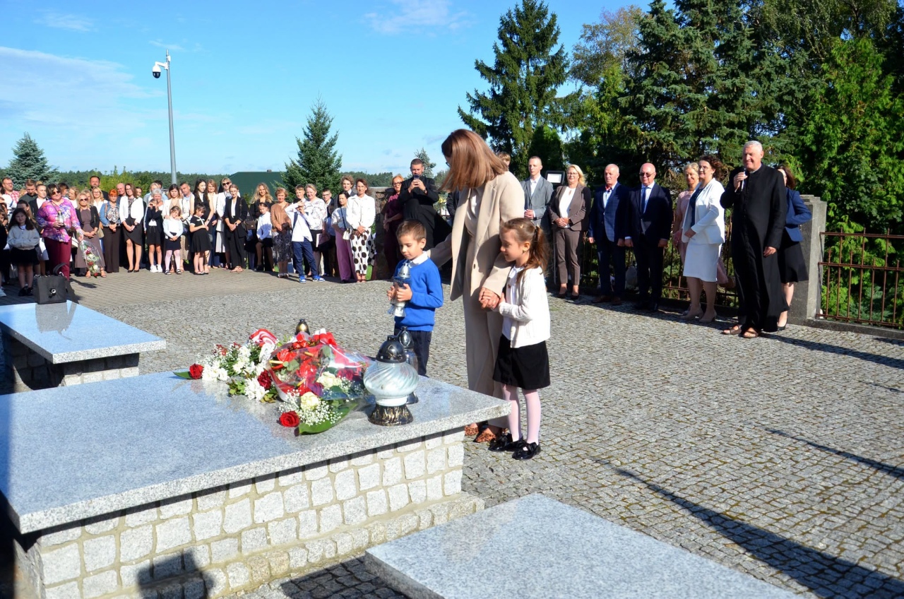 Rozpoczęcie roku szkolnego 2026/27 w Kadzidle [01.09.2026] - zdjęcie #9 - eOstroleka.pl