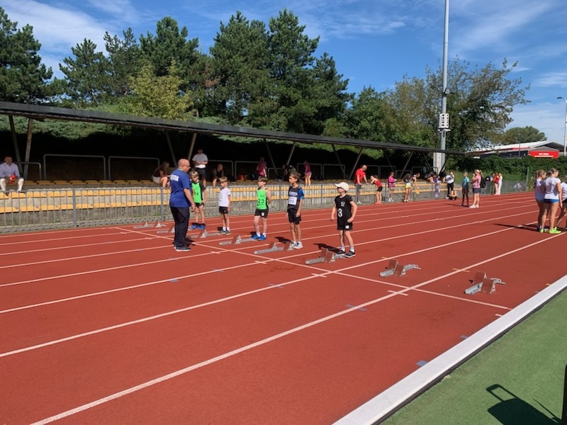 Rewelacyjne starty najmłodszych naszych adeptów królowej sportu UKS Clan Ostrołęka w Mazowieckim Mityngu Dzieci [3.09.2026] - zdjęcie #11 - eOstroleka.pl