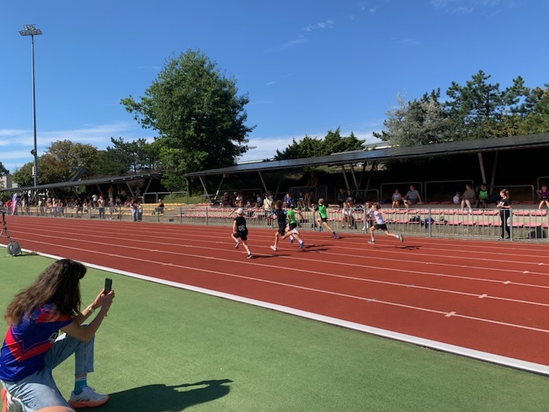 Rewelacyjne starty najmłodszych naszych adeptów królowej sportu UKS Clan Ostrołęka w Mazowieckim Mityngu Dzieci [3.09.2026] - zdjęcie #7 - eOstroleka.pl