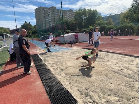 Rewelacyjne starty najmłodszych naszych adeptów królowej sportu UKS Clan Ostrołęka w Mazowieckim Mityngu Dzieci [3.09.2026] - zdjęcie #1 - eOstroleka.pl