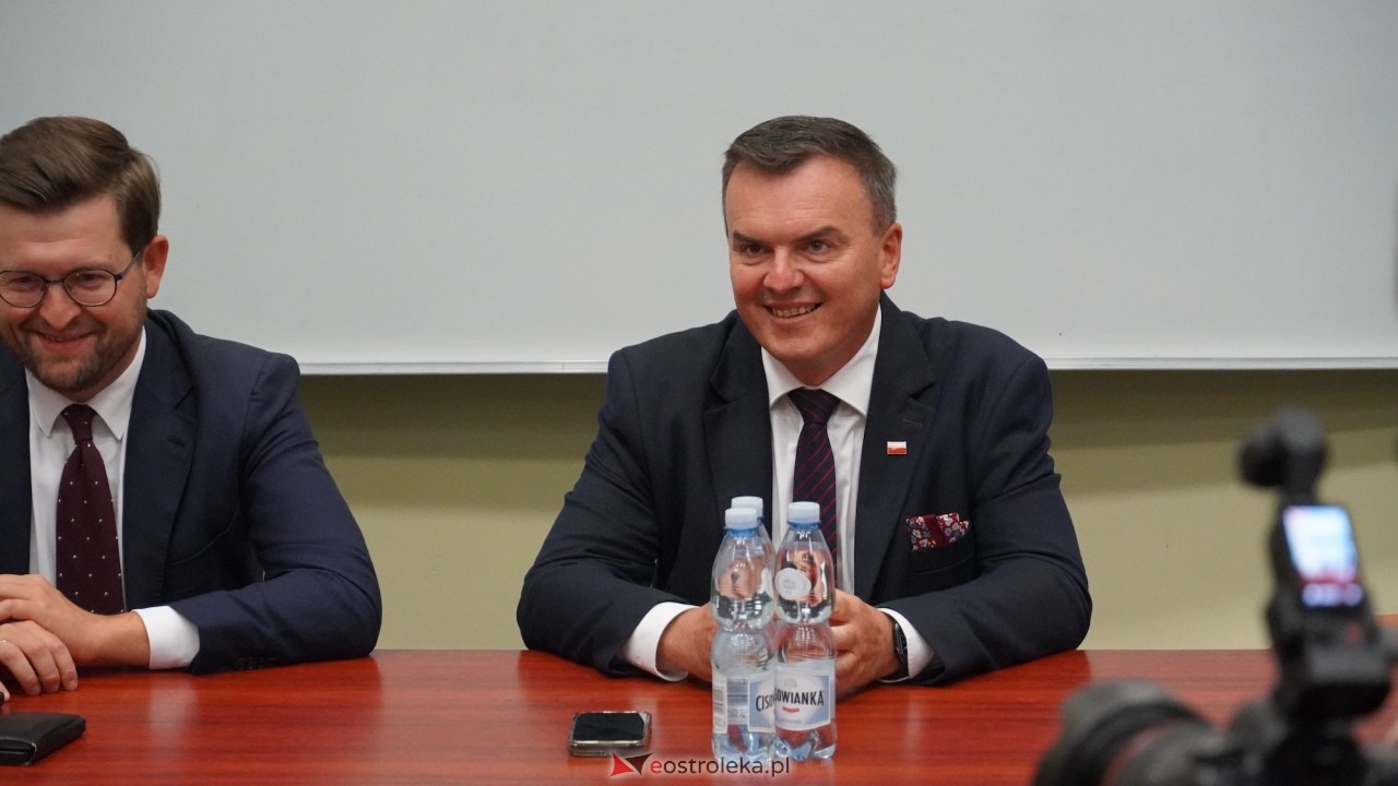 Spotkanie z posłem PiS Marcinem Grabowskim [03.09.2026] - zdjęcie #15 - eOstroleka.pl