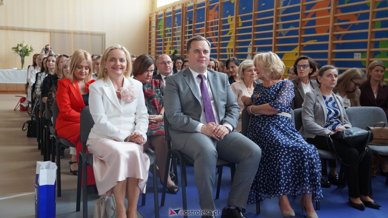 Wręcznie aktów nadania stopnia awansu zawodowego nauczyciela dyplomowanego [04.09.2026] - zdjęcie #239 - eOstroleka.pl