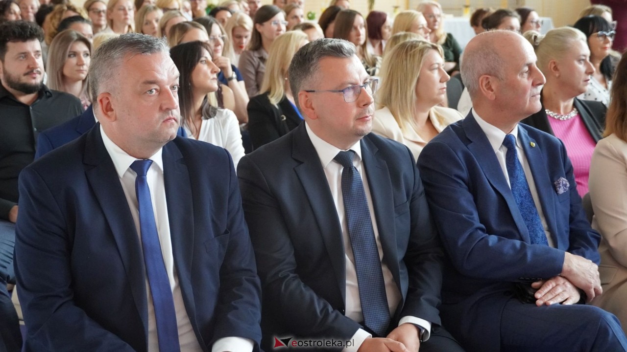 Wręcznie aktów nadania stopnia awansu zawodowego nauczyciela dyplomowanego [04.09.2026] - zdjęcie #235 - eOstroleka.pl