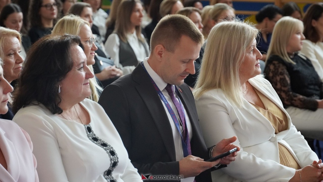 Wręcznie aktów nadania stopnia awansu zawodowego nauczyciela dyplomowanego [04.09.2026] - zdjęcie #233 - eOstroleka.pl