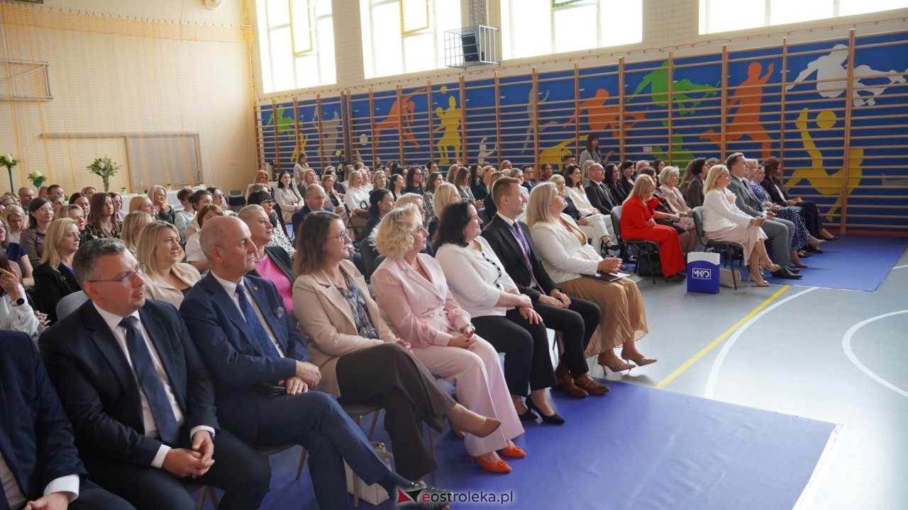 Wręcznie aktów nadania stopnia awansu zawodowego nauczyciela dyplomowanego [04.09.2026] - zdjęcie #231 - eOstroleka.pl