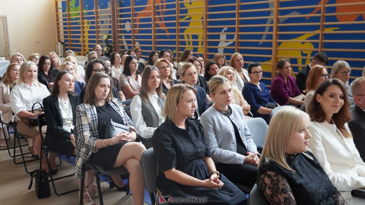 Wręcznie aktów nadania stopnia awansu zawodowego nauczyciela dyplomowanego [04.09.2026] - zdjęcie #209 - eOstroleka.pl