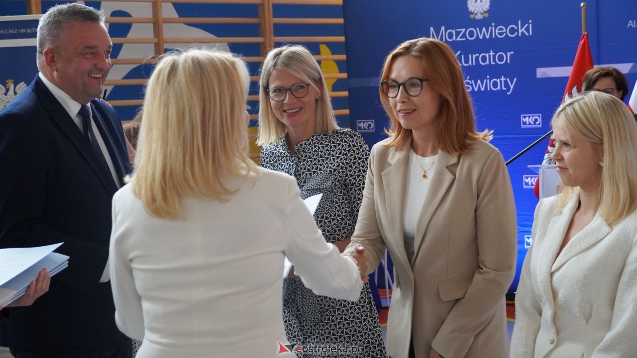Wręcznie aktów nadania stopnia awansu zawodowego nauczyciela dyplomowanego [04.09.2026] - zdjęcie #153 - eOstroleka.pl