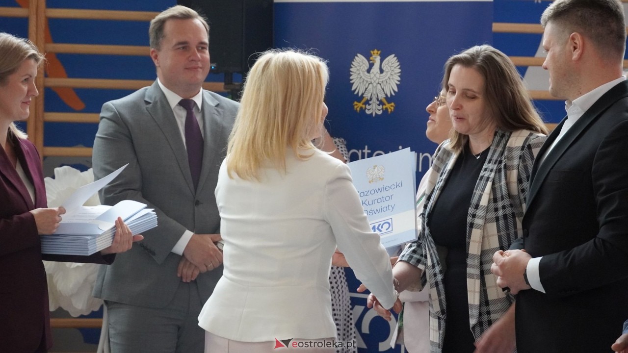 Wręcznie aktów nadania stopnia awansu zawodowego nauczyciela dyplomowanego [04.09.2026] - zdjęcie #123 - eOstroleka.pl
