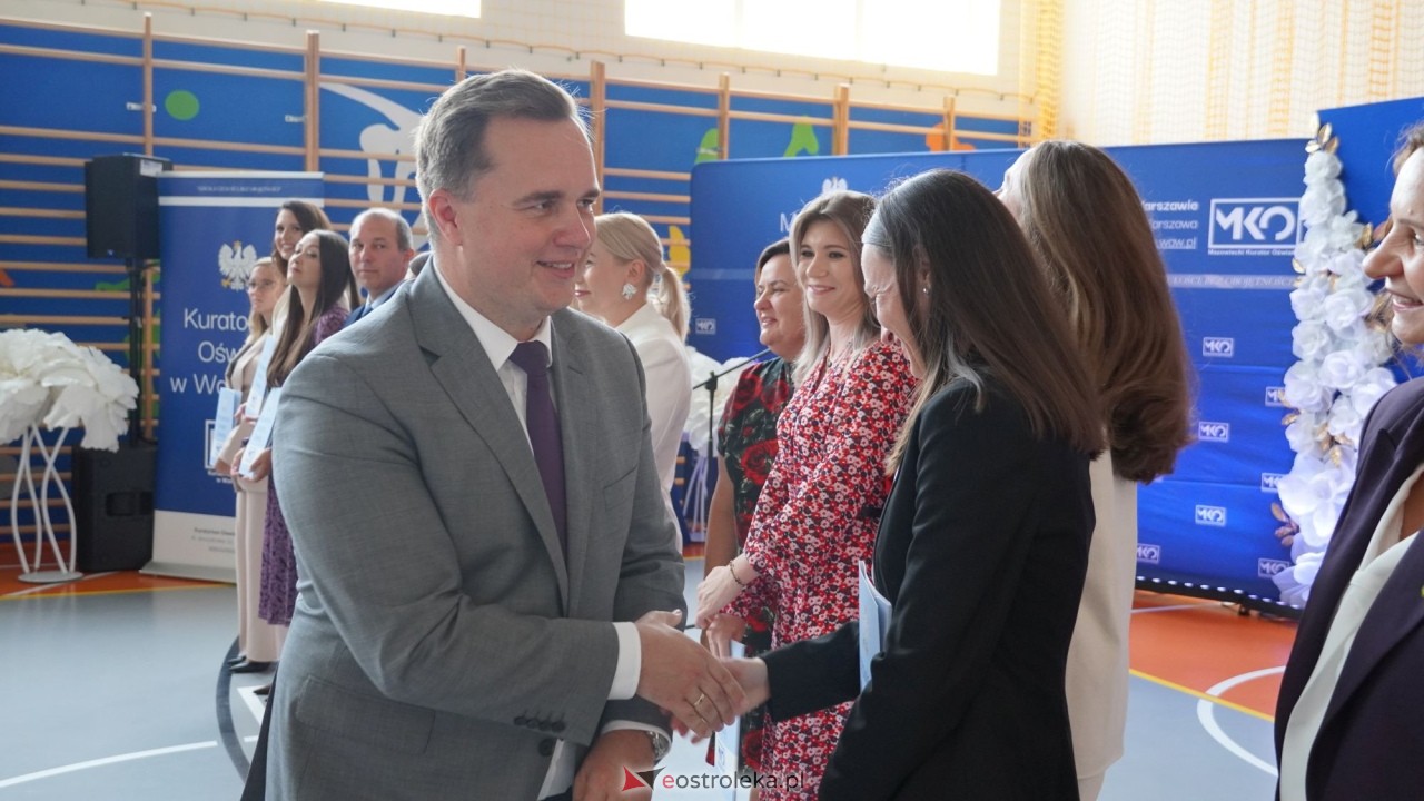 Wręcznie aktów nadania stopnia awansu zawodowego nauczyciela dyplomowanego [04.09.2026] - zdjęcie #48 - eOstroleka.pl