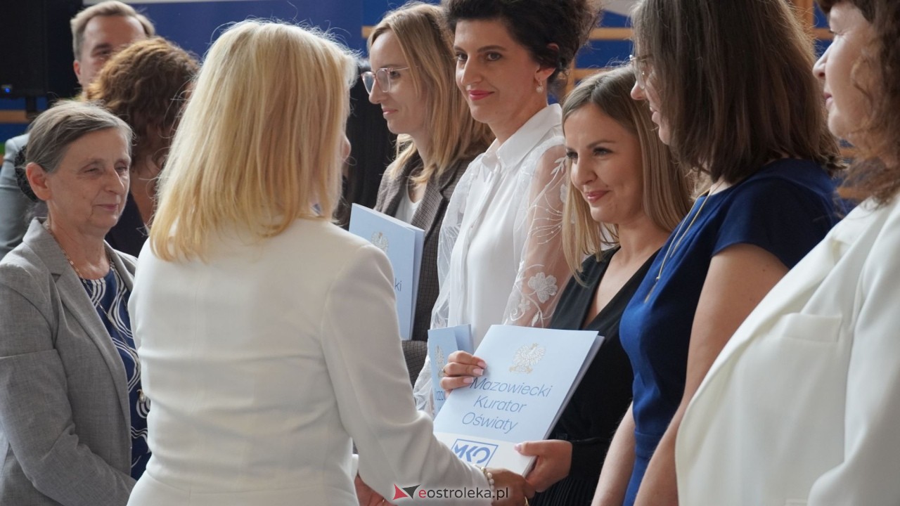 Wręcznie aktów nadania stopnia awansu zawodowego nauczyciela dyplomowanego [04.09.2026] - zdjęcie #13 - eOstroleka.pl