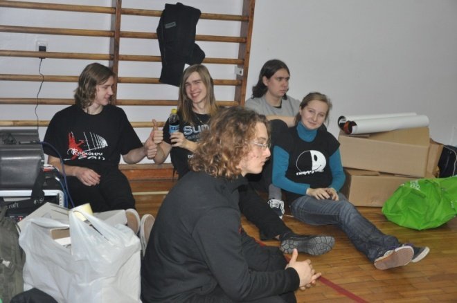 II LO zorganizowało szkolny WOŚP. Uczniowie zebrali około 1500 złotych [5 I 2012] - zdjęcie #1 - eOstroleka.pl