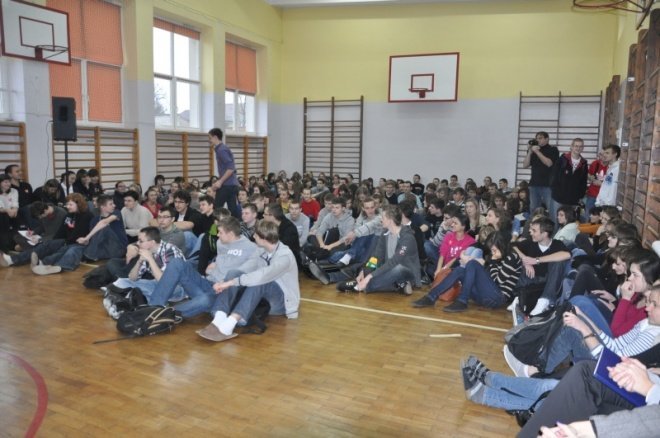 II LO zorganizowało szkolny WOŚP. Uczniowie zebrali około 1500 złotych [5 I 2012] - zdjęcie #2 - eOstroleka.pl