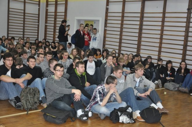 II LO zorganizowało szkolny WOŚP. Uczniowie zebrali około 1500 złotych [5 I 2012] - zdjęcie #4 - eOstroleka.pl