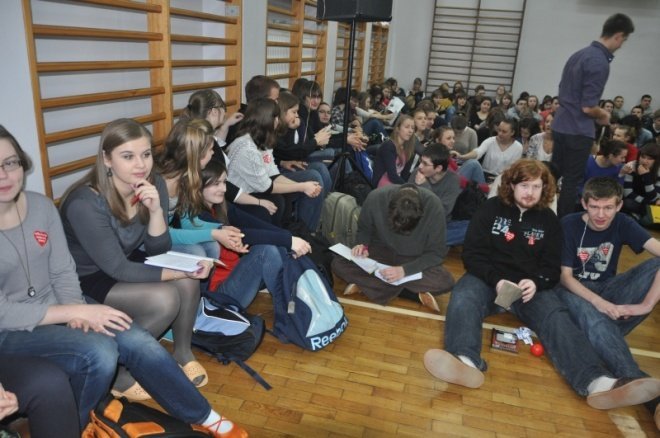 II LO zorganizowało szkolny WOŚP. Uczniowie zebrali około 1500 złotych [5 I 2012] - zdjęcie #7 - eOstroleka.pl