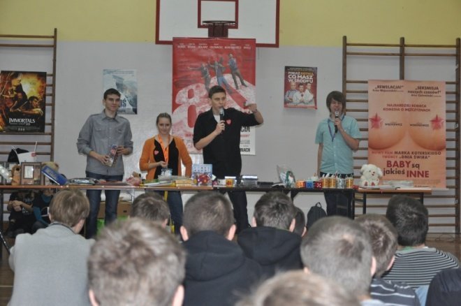 II LO zorganizowało szkolny WOŚP. Uczniowie zebrali około 1500 złotych [5 I 2012] - zdjęcie #8 - eOstroleka.pl