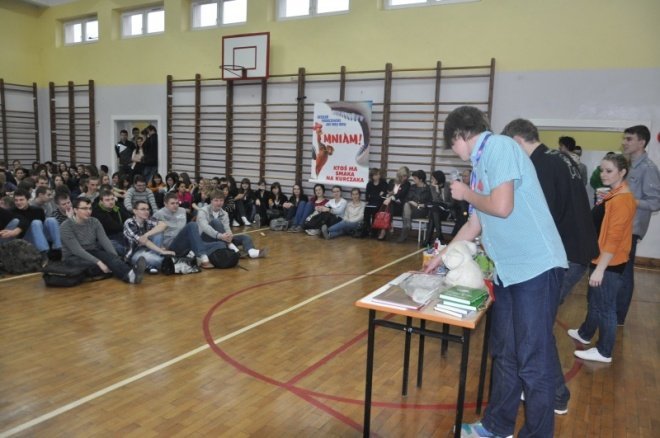 II LO zorganizowało szkolny WOŚP. Uczniowie zebrali około 1500 złotych [5 I 2012] - zdjęcie #9 - eOstroleka.pl