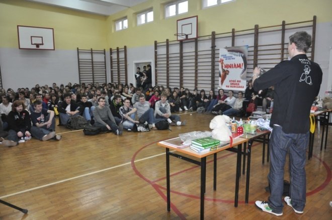 II LO zorganizowało szkolny WOŚP. Uczniowie zebrali około 1500 złotych [5 I 2012] - zdjęcie #10 - eOstroleka.pl