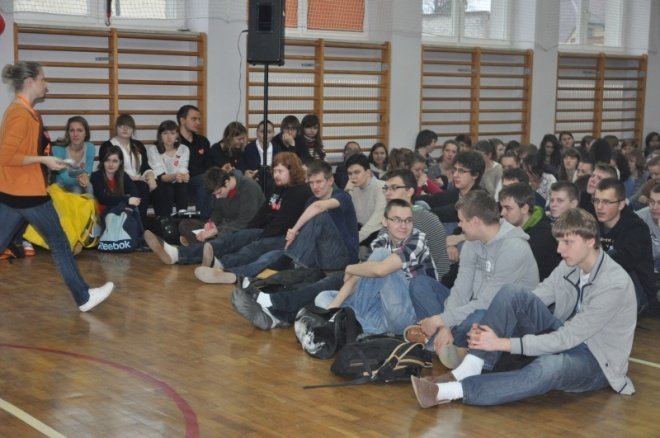 II LO zorganizowało szkolny WOŚP. Uczniowie zebrali około 1500 złotych [5 I 2012] - zdjęcie #14 - eOstroleka.pl