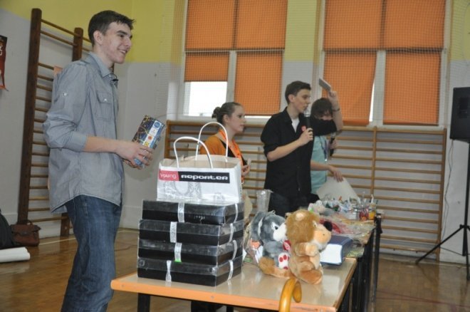 II LO zorganizowało szkolny WOŚP. Uczniowie zebrali około 1500 złotych [5 I 2012] - zdjęcie #16 - eOstroleka.pl