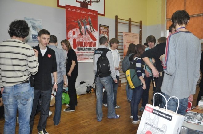 II LO zorganizowało szkolny WOŚP. Uczniowie zebrali około 1500 złotych [5 I 2012] - zdjęcie #19 - eOstroleka.pl