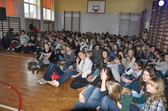 II LO zorganizowało szkolny WOŚP. Uczniowie zebrali około 1500 złotych [5 I 2012] - zdjęcie #21 - eOstroleka.pl