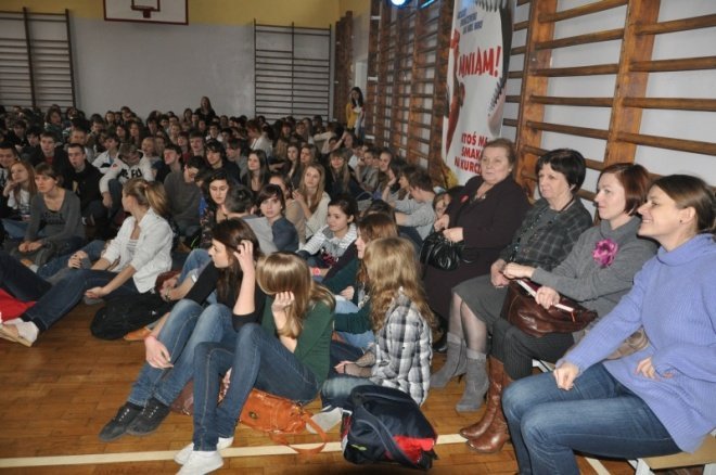 II LO zorganizowało szkolny WOŚP. Uczniowie zebrali około 1500 złotych [5 I 2012] - zdjęcie #22 - eOstroleka.pl