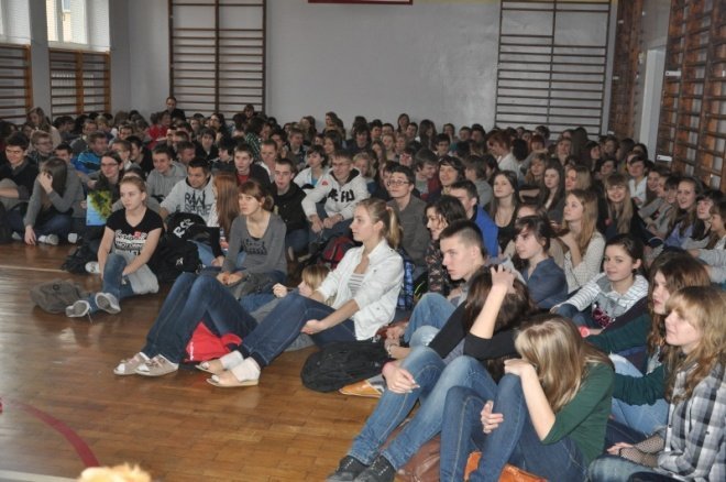 II LO zorganizowało szkolny WOŚP. Uczniowie zebrali około 1500 złotych [5 I 2012] - zdjęcie #23 - eOstroleka.pl