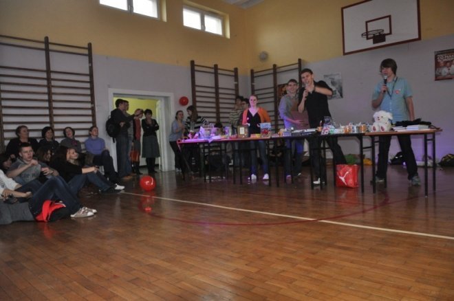 II LO zorganizowało szkolny WOŚP. Uczniowie zebrali około 1500 złotych [5 I 2012] - zdjęcie #24 - eOstroleka.pl