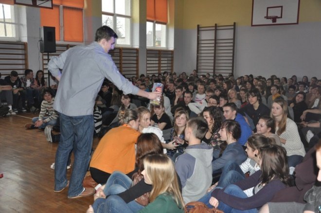 II LO zorganizowało szkolny WOŚP. Uczniowie zebrali około 1500 złotych [5 I 2012] - zdjęcie #33 - eOstroleka.pl